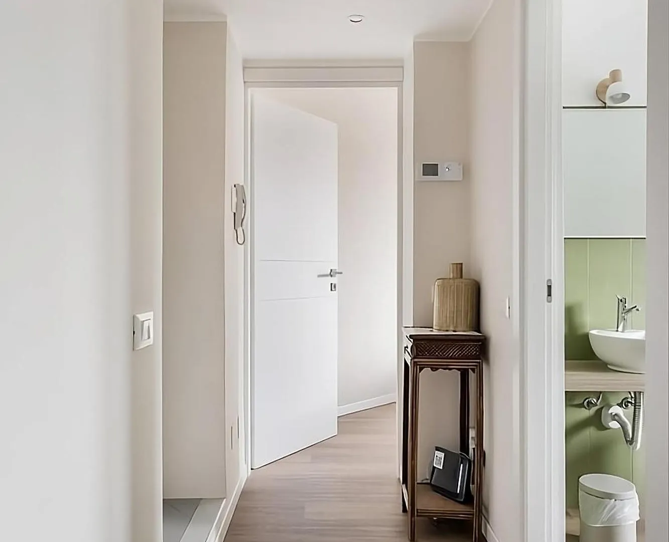 2 Bedroom Gem Near Milano Centrale Fast Wi Fi Kademy House 0*,  Itália