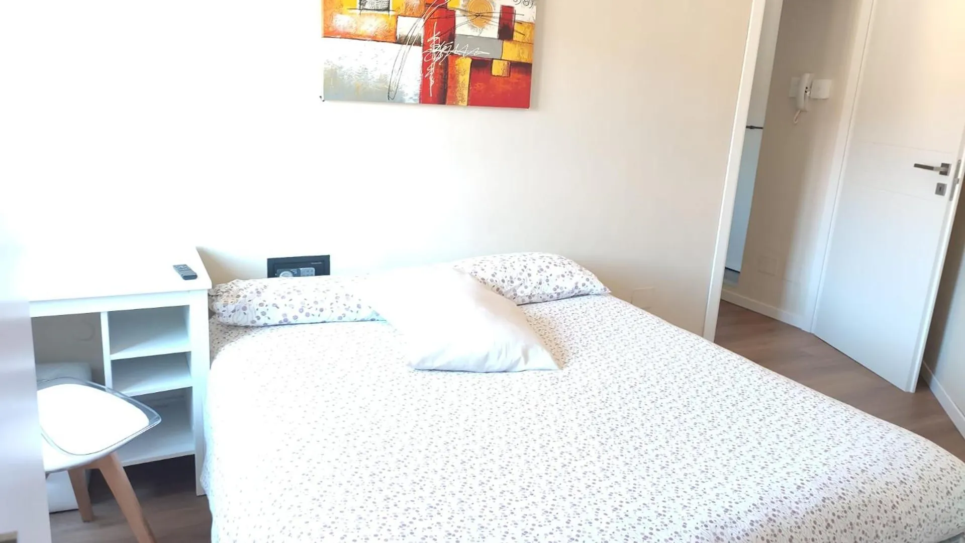 2 Bedroom Gem Near Milano Centrale Fast Wi Fi Kademy House 0*,  Itália