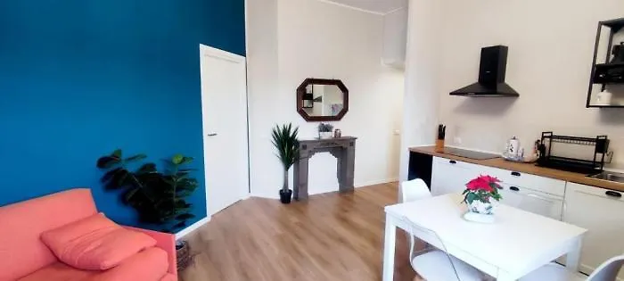 2 Bedroom Gem Near Milano Centrale Fast Wi Fi Kademy House 0*, Milan Italy