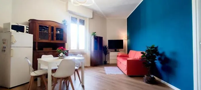 2 Bedroom Gem Near Milano Centrale Fast Wi Fi Kademy House 0*, Milan Italy