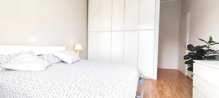 2 Bedroom Gem Near Milano Centrale Fast Wi Fi Kademy House Apartment Milan