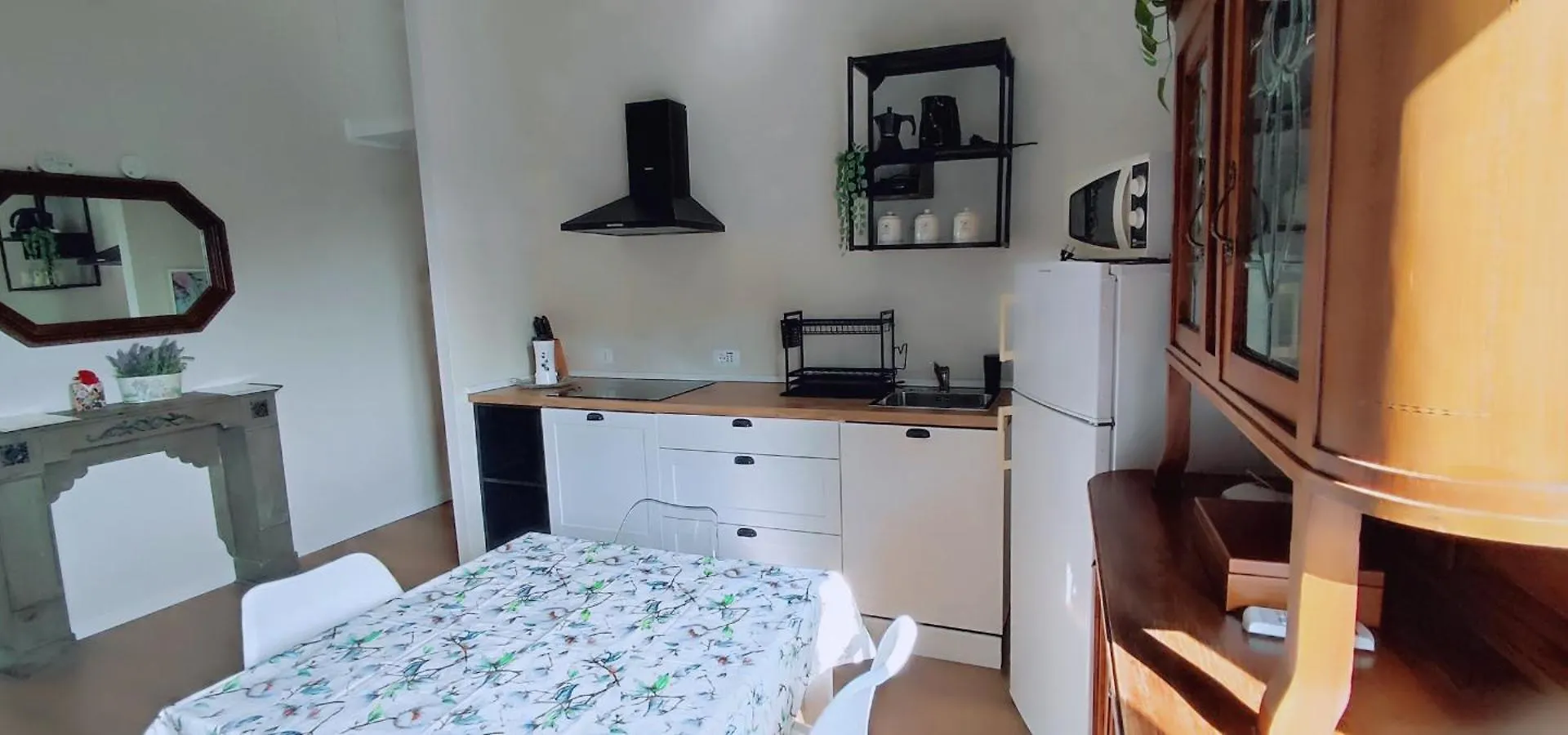 2 Bedroom Gem Near Milano Centrale Fast Wi Fi Kademy House 0*, Milan