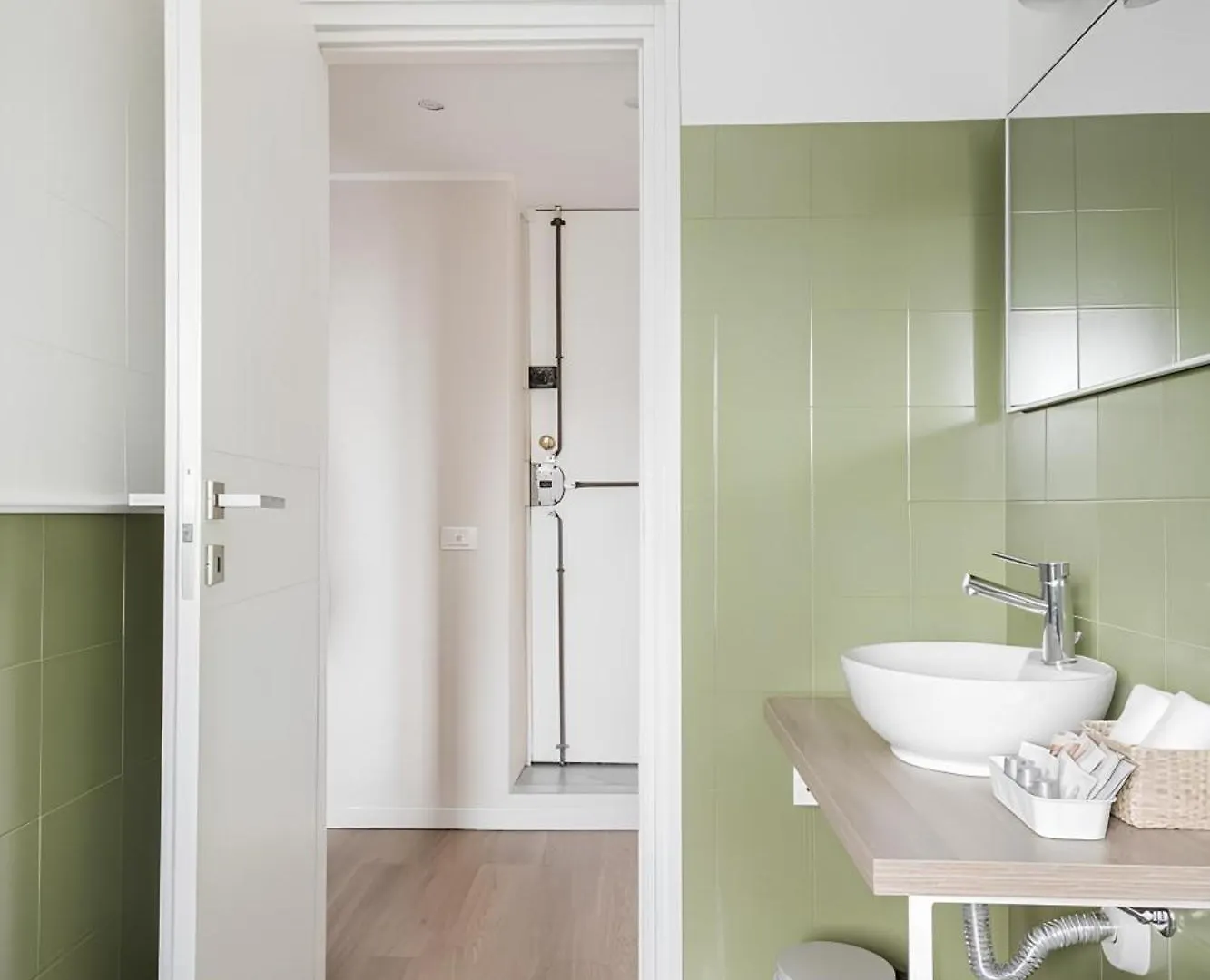 2 Bedroom Gem Near Milano Centrale Fast Wi Fi Kademy House Italy