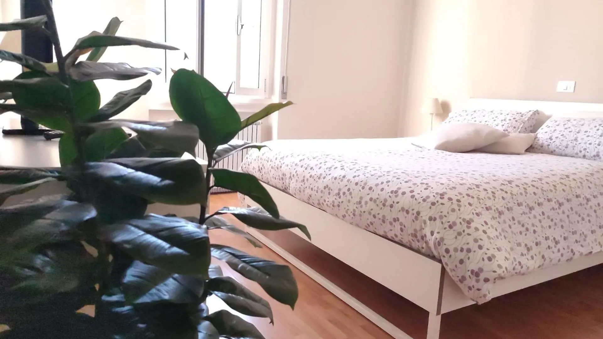 2 Bedroom Gem Near Milano Centrale Fast Wi Fi Kademy House Italy